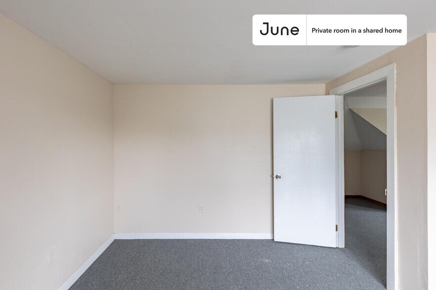 Building Photo - Room in Shared 5 bed/2 bath home