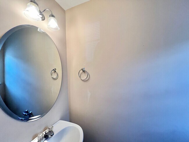 Building Photo - 2829 Roundleaf Ct