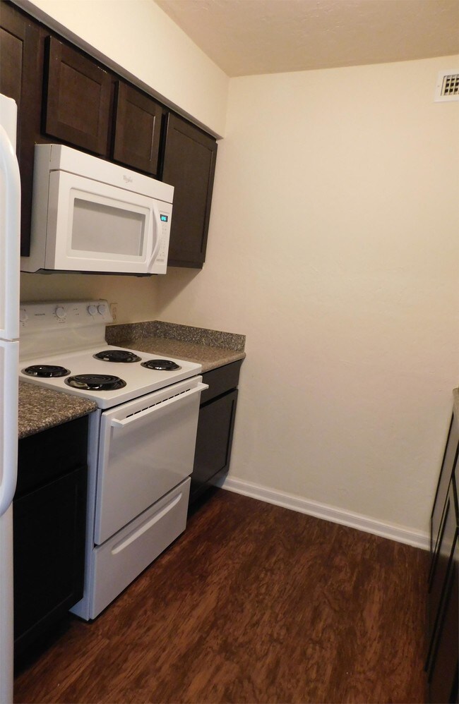 Building Photo - 801 N Willie L Miner Ave