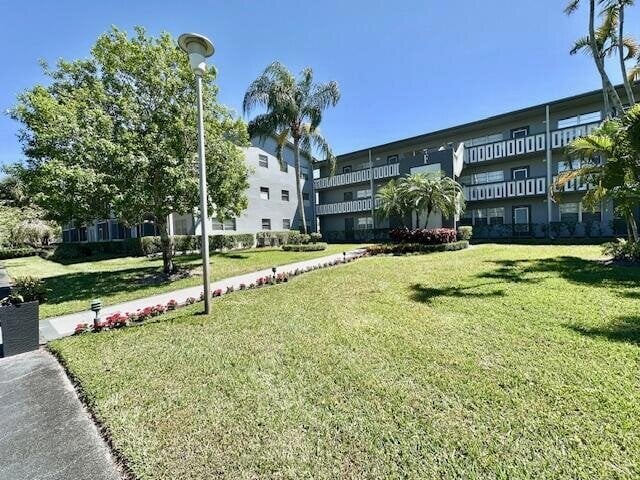 Building Photo - 147 Fanshaw D