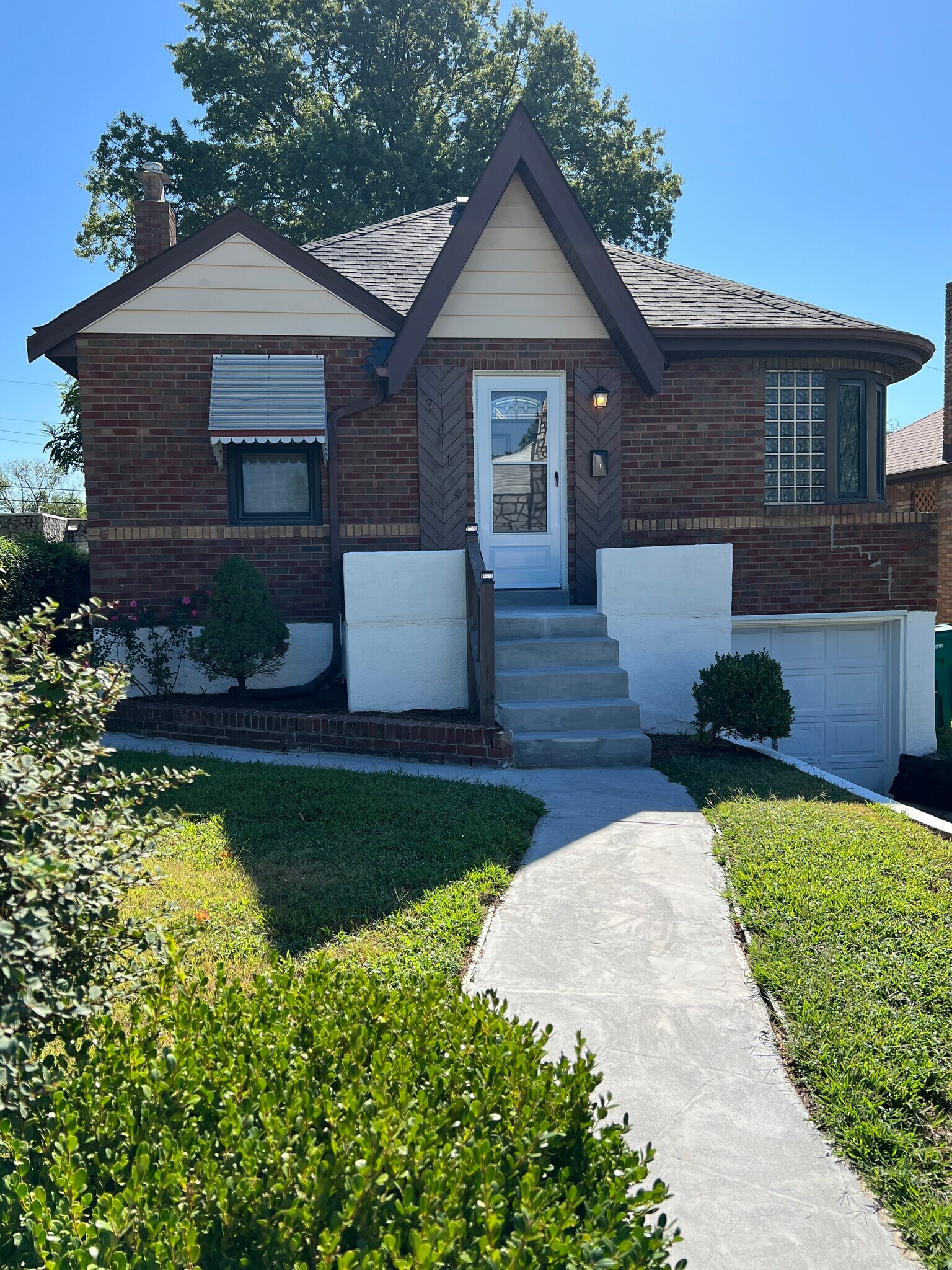 Front - 3014 Maywood Ave