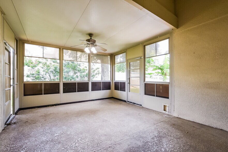 Building Photo - 2255 Pelinion St