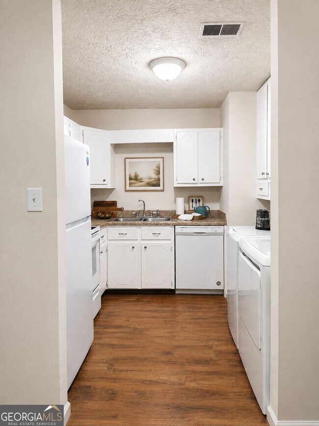 Building Photo - 232 Rustwood Dr