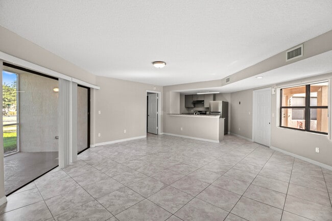 Building Photo - 2625 Heathcote Dr