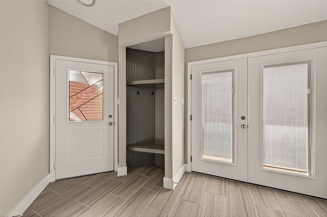 Building Photo - 6619 Misty Dale Dr