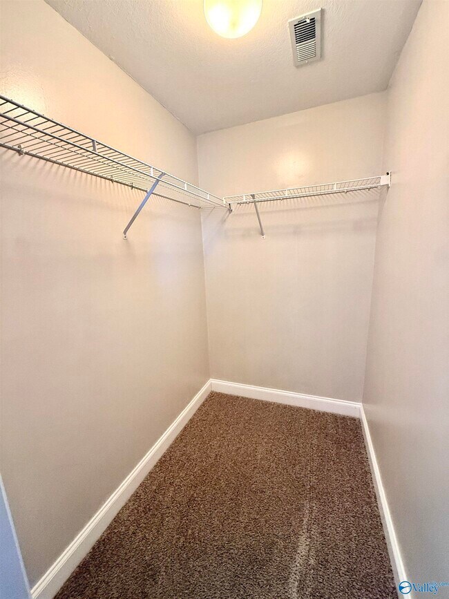 Building Photo - 5031 SE Valley Cove Dr