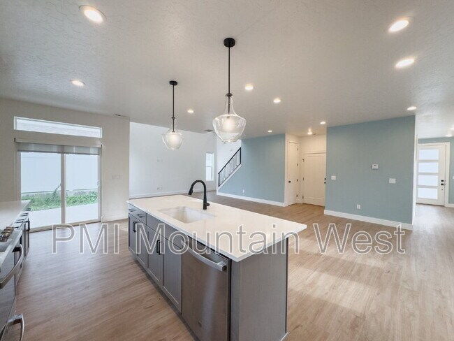 Building Photo - 331 S 680 W