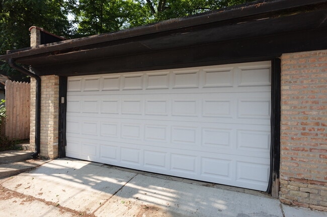 Building Photo - 419 Greenleaf Ave