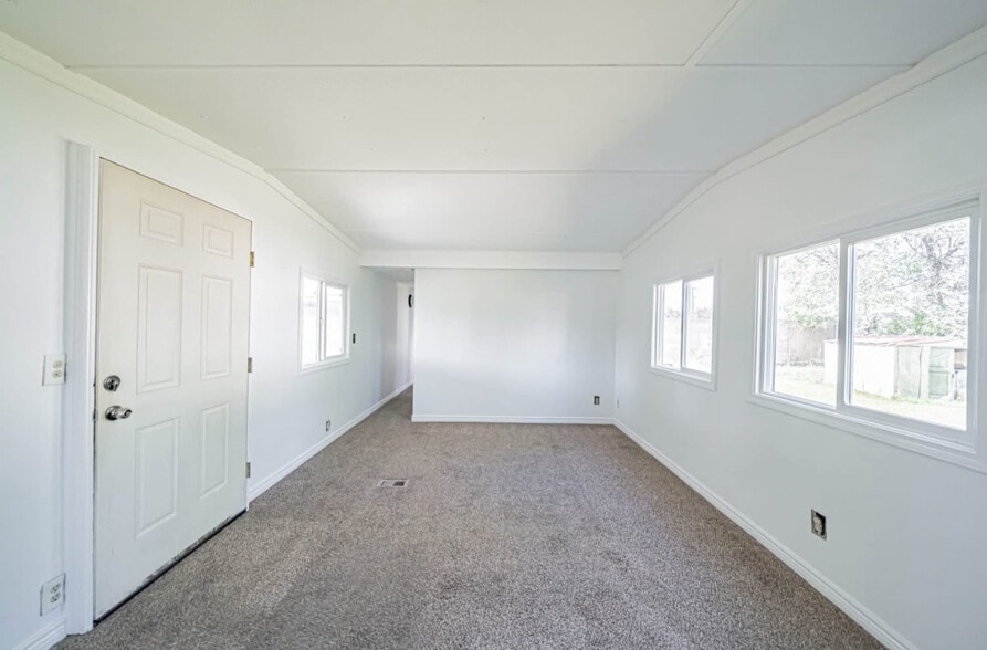 Building Photo - 1452 Huckleberry St