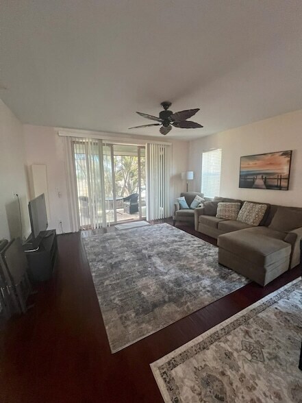 Building Photo - 1300 Limahana Cir