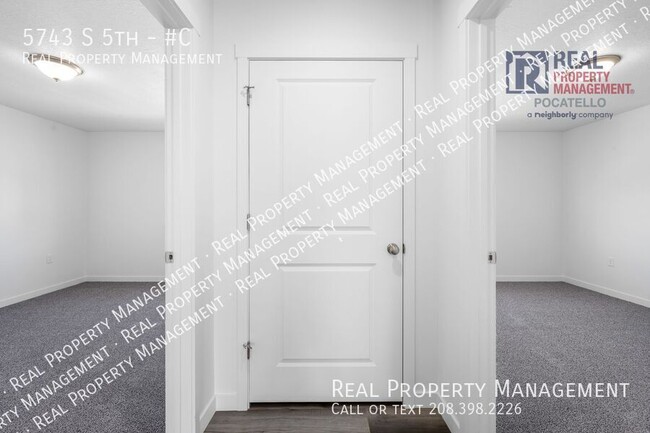 Building Photo - 5743 S 5th-#C