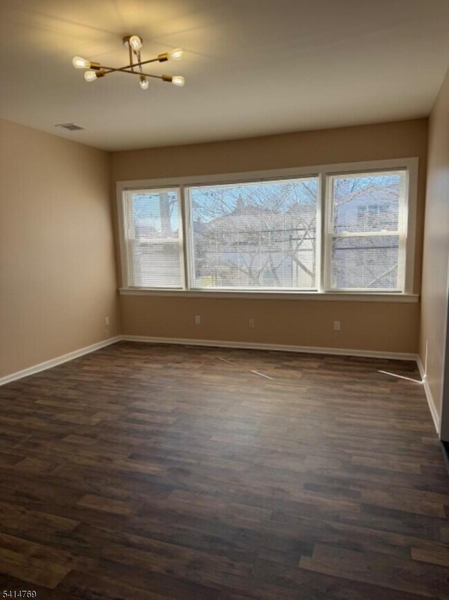 Building Photo - 182 Pierre Ave