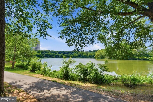 Building Photo - 2916 Montauk Ct