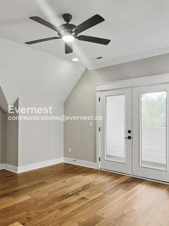 Building Photo - 121 Lucile St