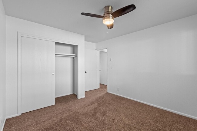 Building Photo - Large and Luxurious 2 Bed unit with giant yard, Pet Friendly, covered parking, washer and dryer i...