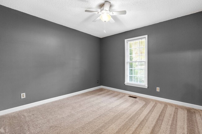 Building Photo - 6732 Queen Annes Dr