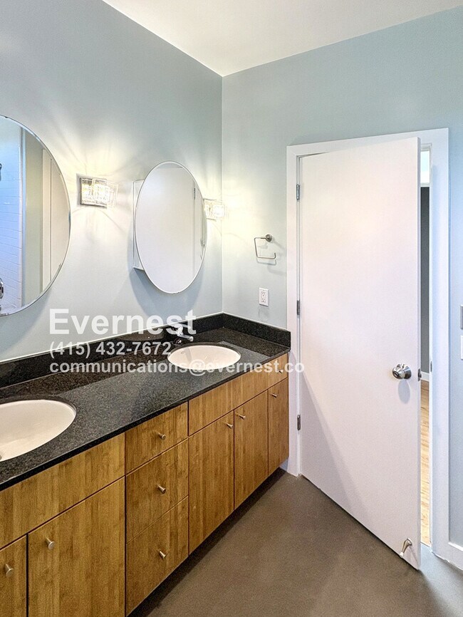 Building Photo - Beautiful 2 bed 2 bath in Oakland!
