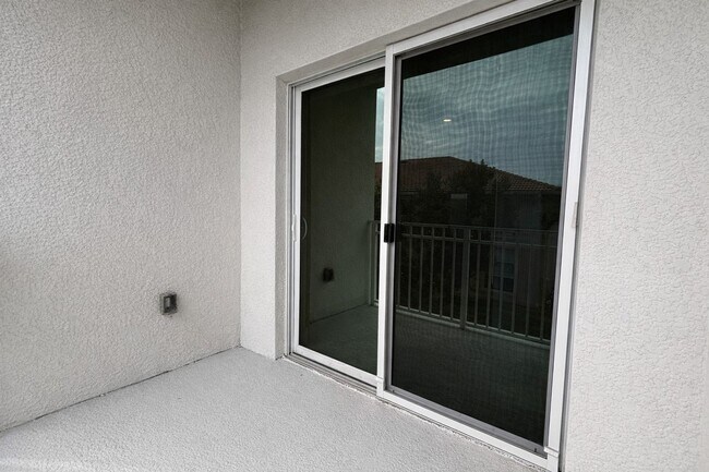 Building Photo - 3221-3409 SW 8th Pl