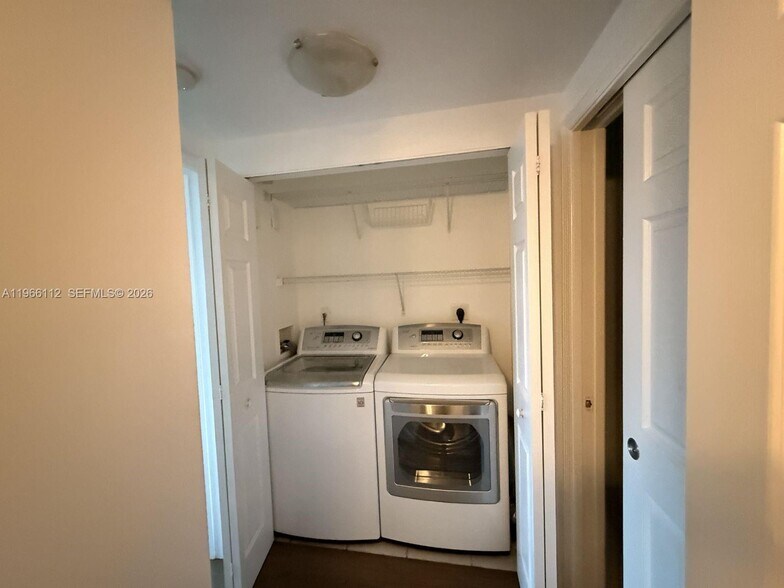 Building Photo - 2360 E Preserve Way