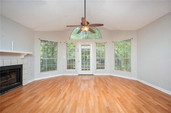 Building Photo - 915 Wentworth Ct