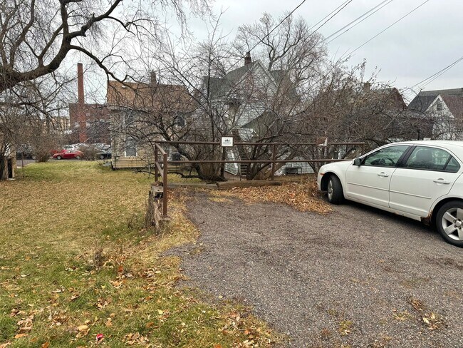 Building Photo - 3 Bedroom House in Duluth - Free August Rent!!