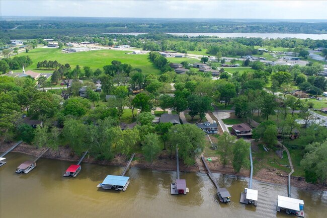 Building Photo - 1115 Red Bud Dr