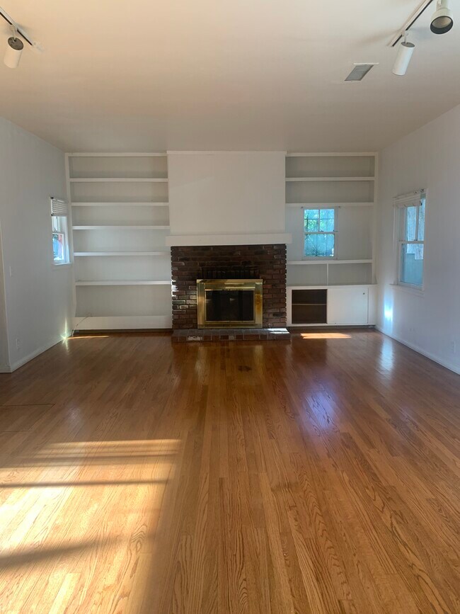 Building Photo - 17178 Kingsbury St