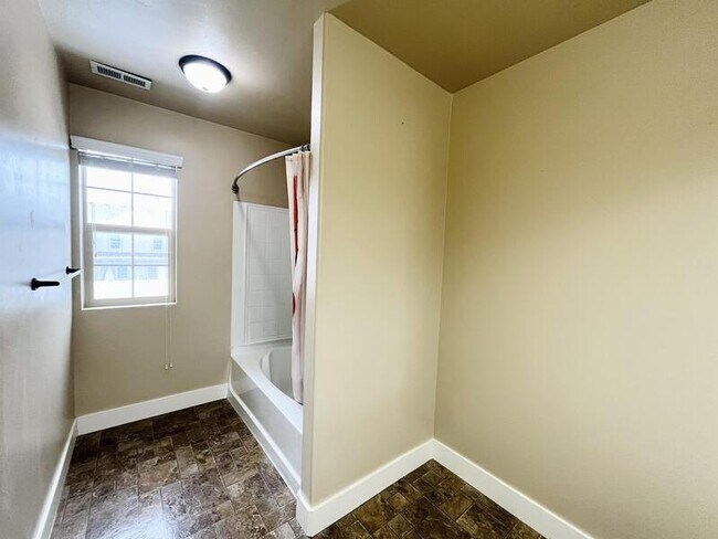 Building Photo - 1576 Venetian Way