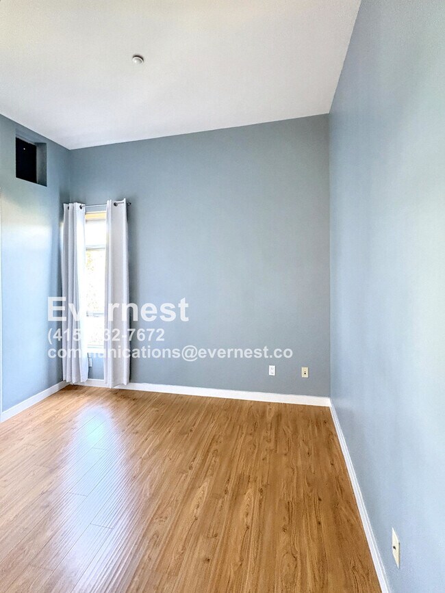 Building Photo - Beautiful 2 bed 2 bath in Oakland!