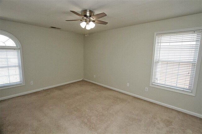 Building Photo - 2210 Orchard Park Cir NW