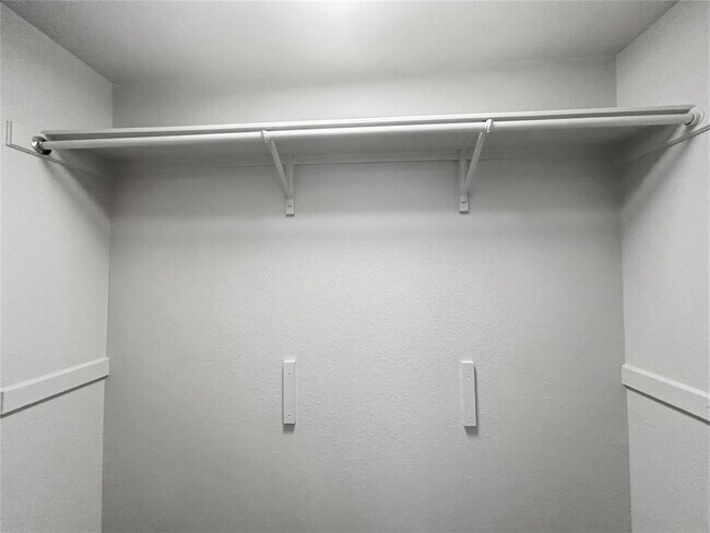 Building Photo - 5700 Glen Meadow Dr