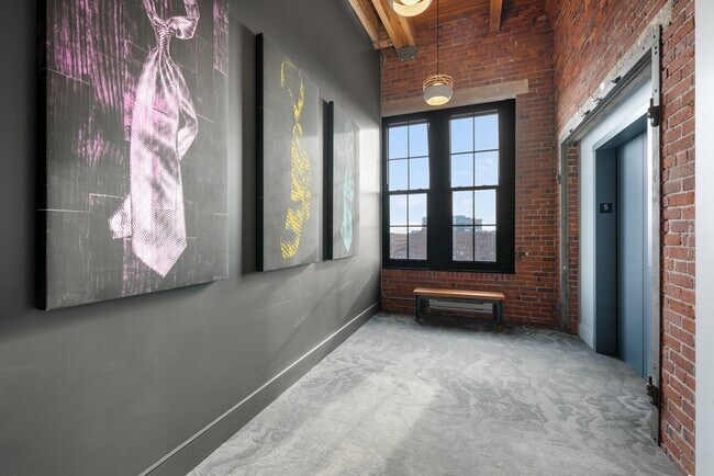Building Photo - 319 A St