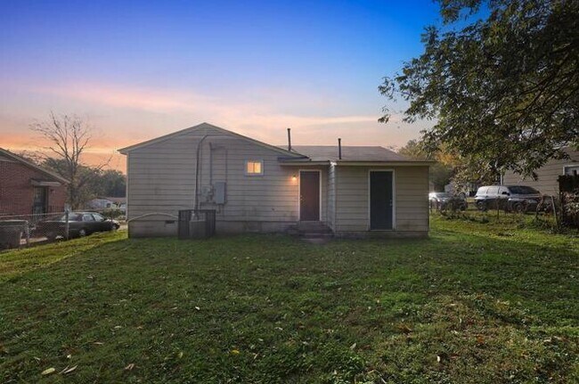 Building Photo - 896 Pawnee Ave