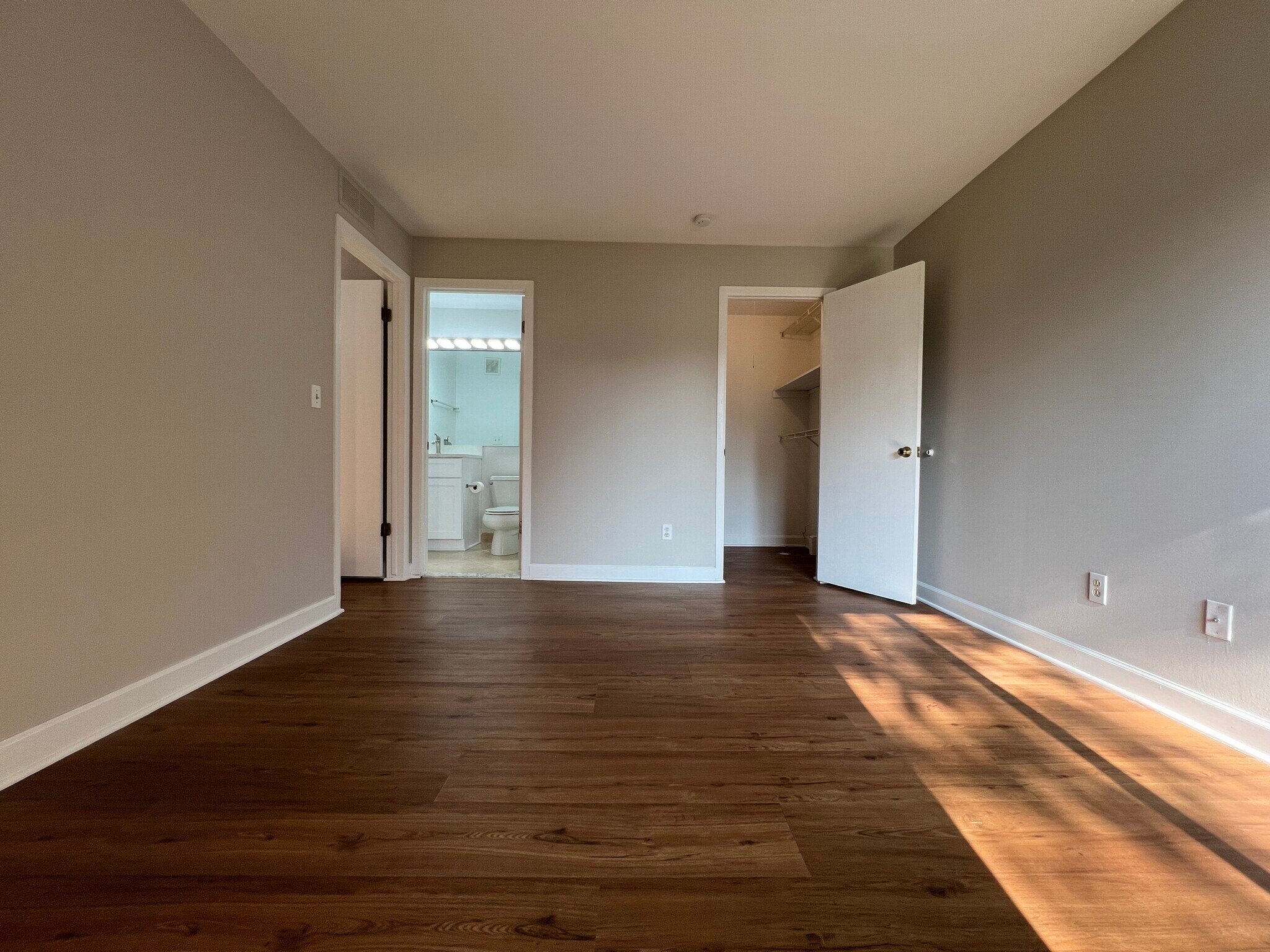 Building Photo - 225 Briarcrest