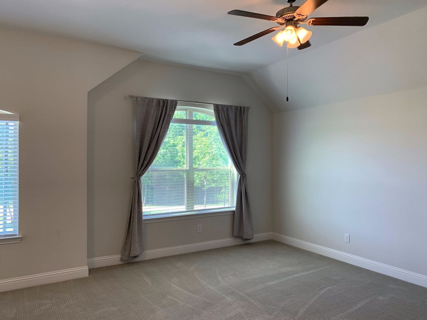 Building Photo - 2420 Holland Grove