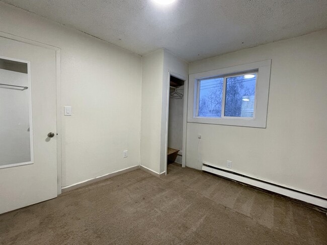 Building Photo - 720 18th Ave