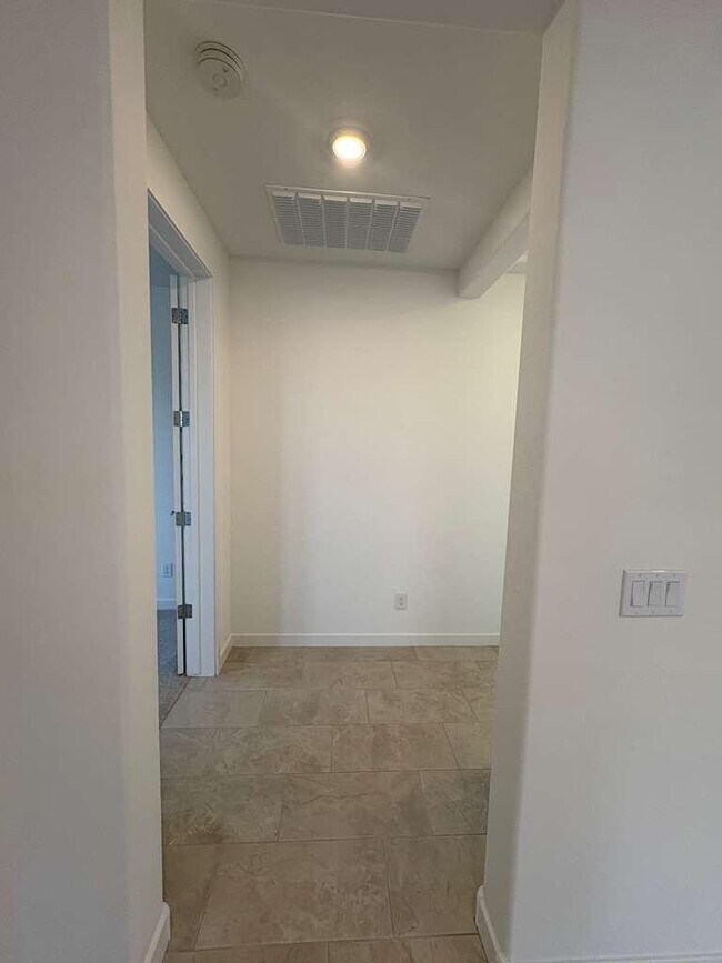 Building Photo - 4738 E Kenneth Ln