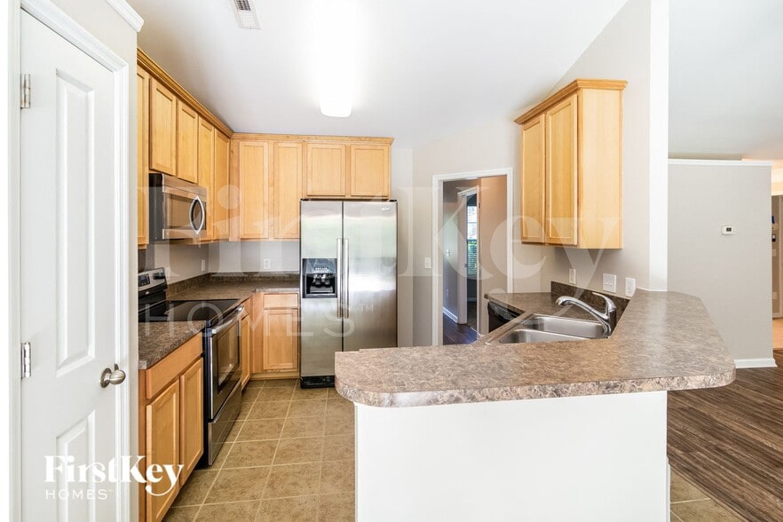 Building Photo - 3388 Middlesboro Ave