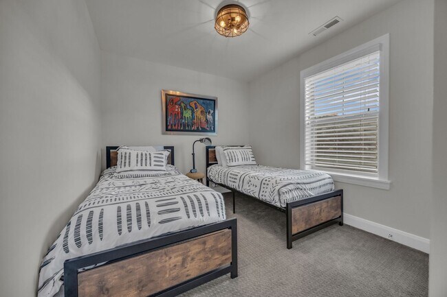 Building Photo - Wasatch Springs Gem