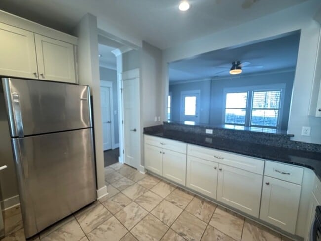 Building Photo - Portlock Square