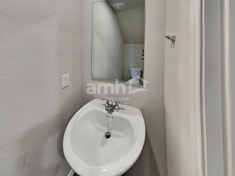 Building Photo - 10515 Varmus Dr