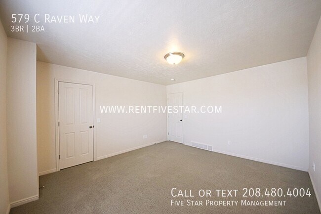 Building Photo - 579 Raven Way