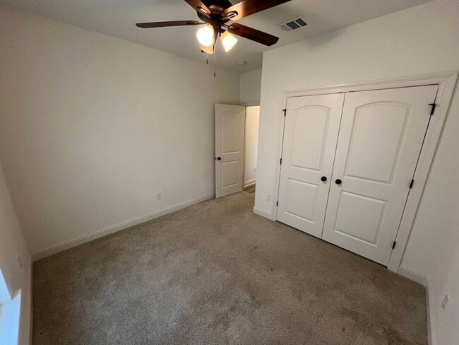 Building Photo - Trendy, 3 bedroom, 2 bath home in coveted Kenilworth Crossing Community near LSU