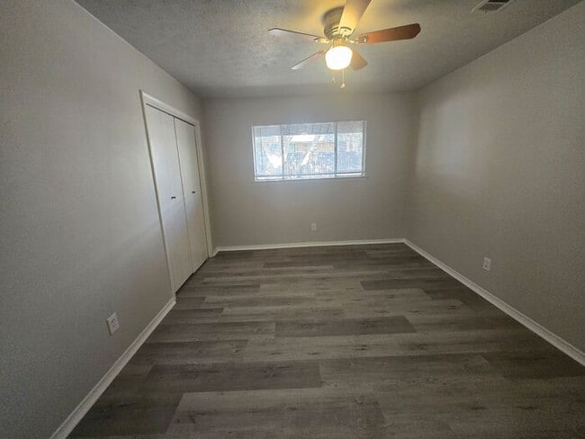 Building Photo - 3 Bedroom/2 Bathroom/1 Covered Parking Places - Remodeled