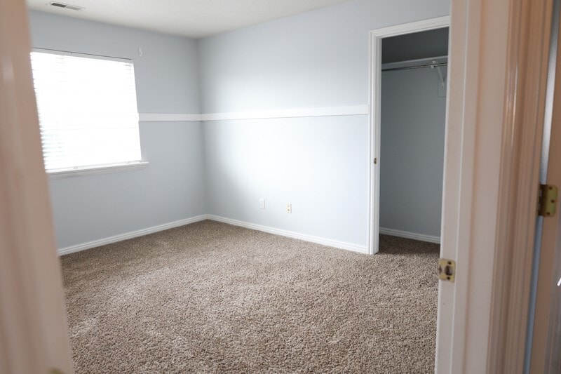 Building Photo - 8116 N Ridge Loop W