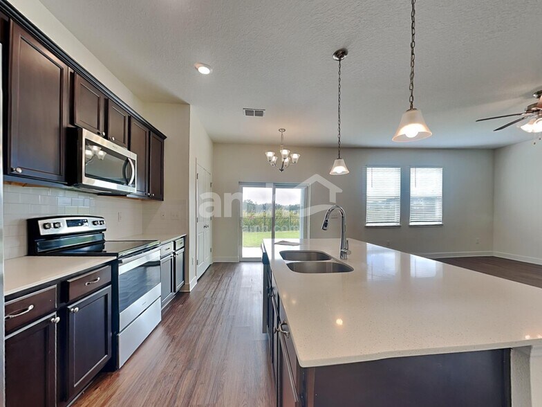 Building Photo - 1039 Walden Pond Dr