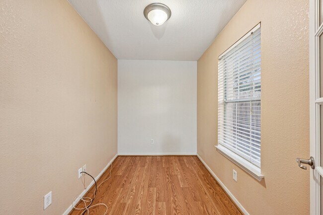 Building Photo - 15114 Magnoliabough Pl