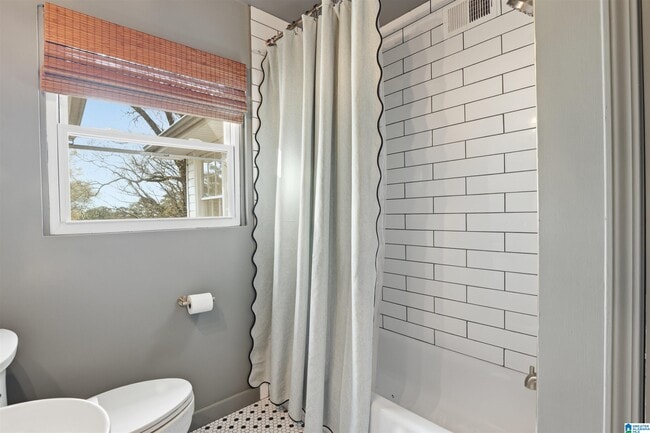 Building Photo - 5956 Crestwood Cir