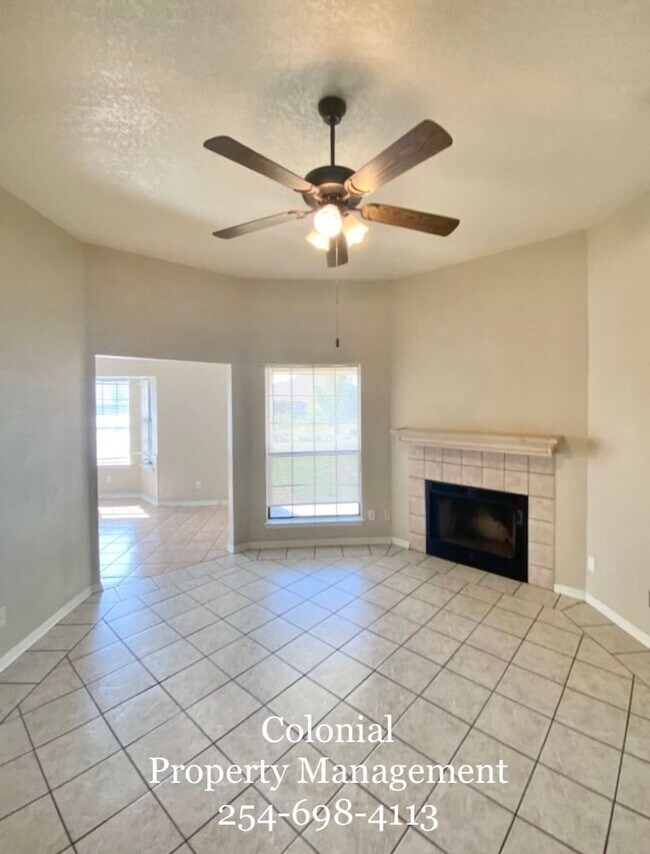 Building Photo - AVAILABLE NOW!