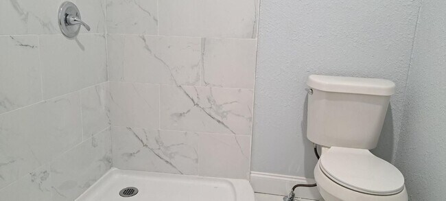 Building Photo - 3 Bedroom in Slaton